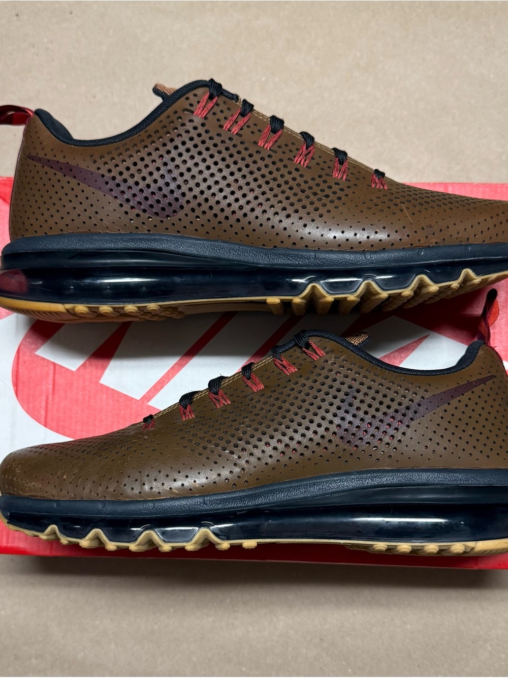 Nike Air Max Motion Brown Mens size 10 running shoes Rare!